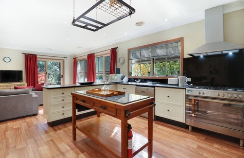 Jamieson House | Jamieson Getaway Minutes to Lake Eildon & Jamieson