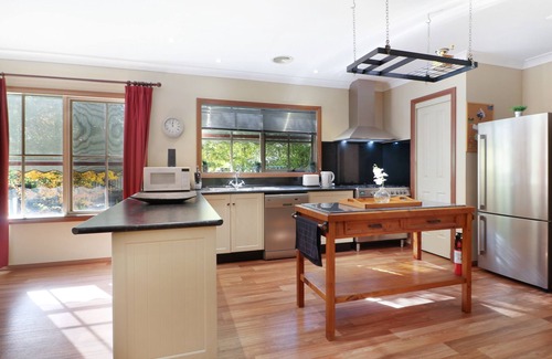 Jamieson House | Jamieson Getaway Minutes to Lake Eildon & Jamieson