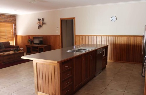 Swan Hill House | Jana Manor 2 Townhouse Swan Hill