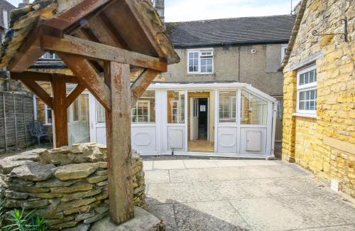 Bourton House | Japonica Cottage