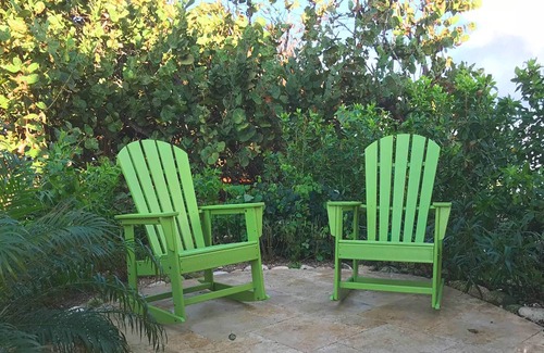 Old Man Bay House | Jasmine Cottage: Shore Diver's Paradise w/Private Pool & Backyard Snorkeling