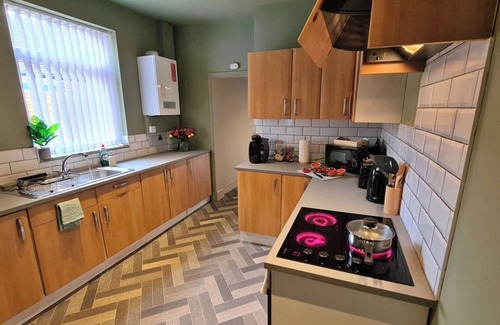 Forsbrook House | Jaspers a spacious place to stay in Stoke-on-Trent