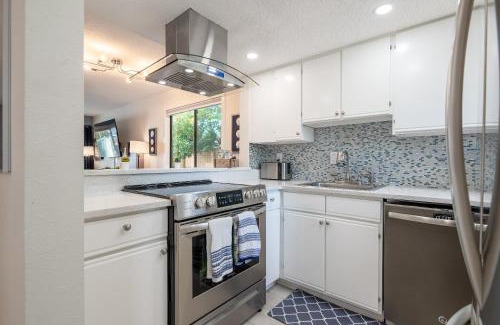 Jacksonville Beach House | Jax Vacations 1/2 Mile to Beach, 2 bedroom townhome pet friendly