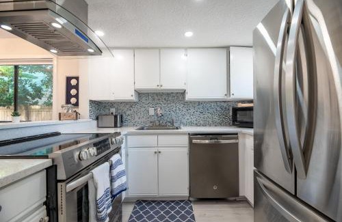 Jacksonville Beach House | Jax Vacations 1/2 Mile to Beach, 2 bedroom townhome pet friendly