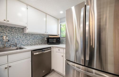 Jacksonville Beach House | Jax Vacations 1/2 Mile to Beach, 2 bedroom townhome pet friendly