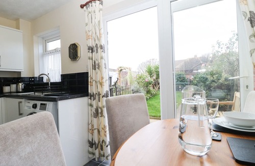 Wyke Regis Cottage | JAY COTTAGE, pet friendly, country holiday cottage in Weymouth