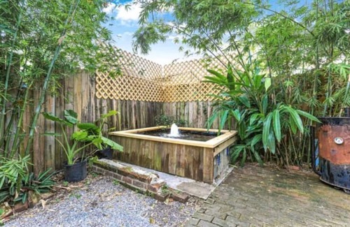 Treme House | Jazzy vibrant getaway Hot Tub Cabana