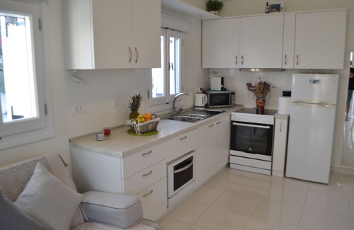 Vothon Villa | JB VILLA Stunning Santorini Escape w/jacuzzi and enclosed garden