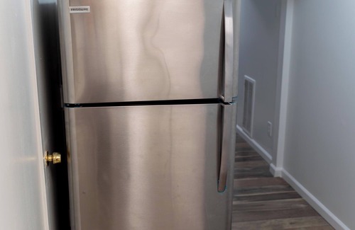 Coram Apartment | JC Entire Apartment remodeled, close to Airport and Ferry