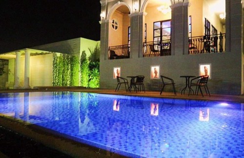 Sing Buri Bed & Breakfast | Je t'aime cafe & villa
