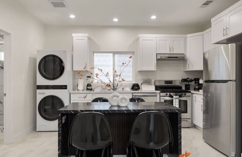 Southwest Anaheim House | Jedi Retreat-10mins to Disney-Hot Tub-Big Group