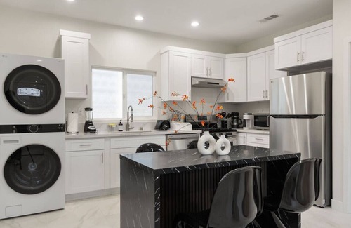 Southwest Anaheim House | Jedi Retreat-10mins to Disney-Hot Tub-Big Group