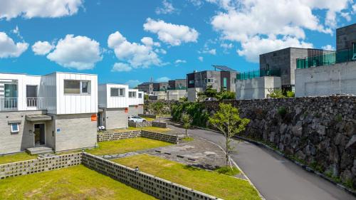 Downtown House | Jeju Family Garden Village