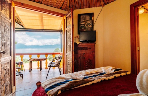 Panajachel Bed & Breakfast | Jenna's River Bed & Breakfast