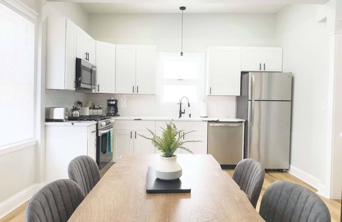 Federal Hill Apartment | Jennifer's Stylish & Modern Broadway Getaway