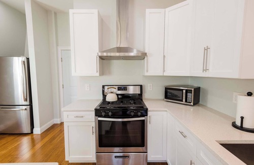 Federal Hill Apartment | Jennifers Penthouse Panoramic City View Apartment with Deck