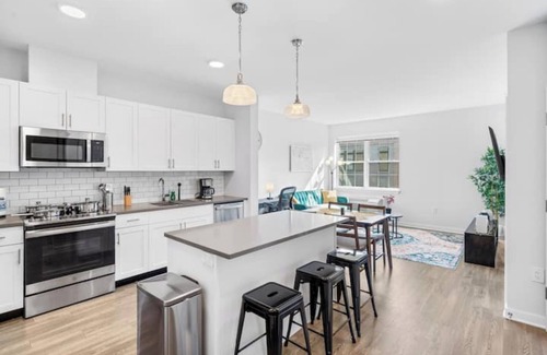 West Side Apartment | Jersey City's Best: Deluxe Condo 15 Minutes to NYC