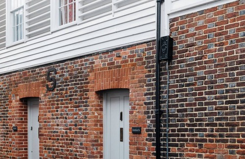Canterbury Cottage | Jestico's, Retro Central, 1 Foc Parking - Newly listed to Vrbo