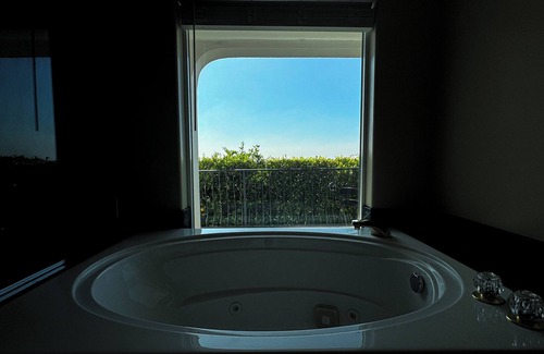 Whittier House | Jetted Tub View Suite: Comfort & Scenic Serenity