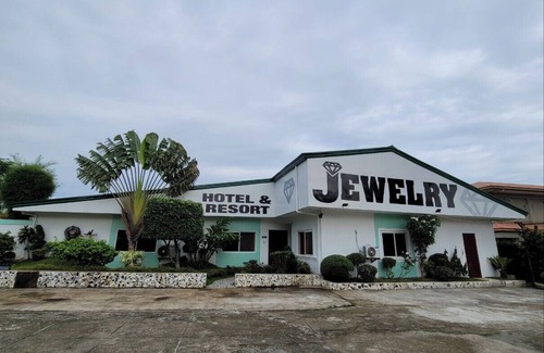 Silang Villa | Jewelry Hotel and Resort - Topazn4rooms 4bedrooms + Private Pool + Karaoke