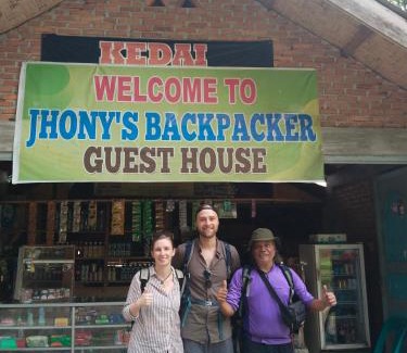Bukit Lawang House | Jhony's Backpacker-Guest House only stay here book treking with us