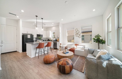 Walnut House | Jie’s Walnut Bloom｜Stylish 3B2.5B Residence