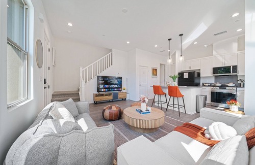 Walnut House | Jie’s Walnut Bloom｜Stylish 3B2.5B Residence
