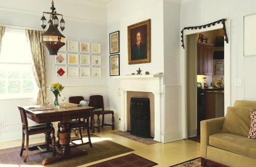 Beach Institute House | Jingle Bells Square Cottage-Historic District-Bright- Fireplace