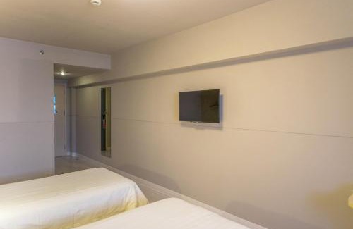 Hongshan District Hotel | Jinjiang Inn Select Chifeng Railway Station