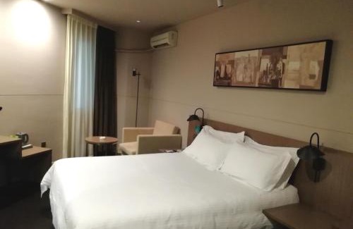 Qingxiu Hotel | Jinjiang Inn –The Mixc Subway, Nanning