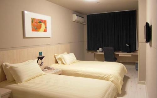 Xining City Centre Hotel | Jinjiang Inn Xining Mojia Street Food Street