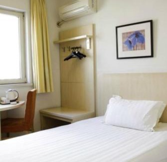 Xining City Centre Hotel | Jinjiang Inn Xining Mojia Street Food Street