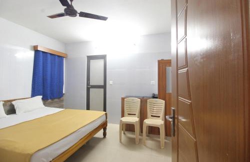 Jayankondam Hotel | JKS DELUXE LODGE