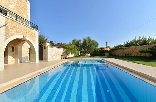 Pyrgos Psilonerou Villa | Joanna Villa, a magnificent historic villa with private pool