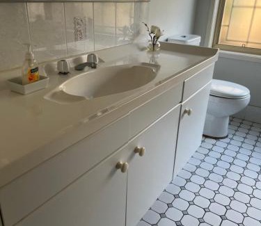 New Lambton Heights Bed & Breakfast | JOHN HUNTER B&B