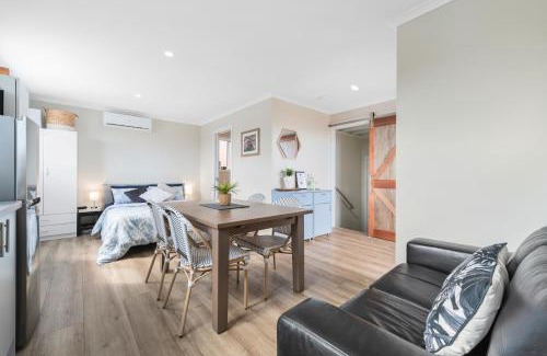 San Remo Apartment | John's Place San Remo Studio Couples Surfers Pets