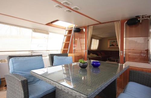 Madliena Boat Rental | Johnny M Yacht