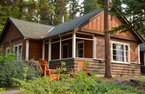 Johnston Canyon Ski Chalet | Johnston Canyon Lodge & Bungalows