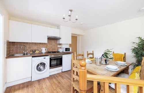 Kelty House | JOIVY Greenknowes Cottage W/Hot Tub & Fireplace