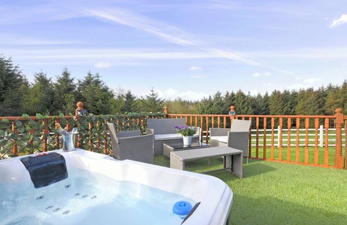 Kelty House | JOIVY Greenknowes Cottage W/Hot Tub & Fireplace