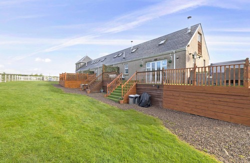 Kelty House | JOIVY Greenknowes Cottage W/Hot Tub & Fireplace