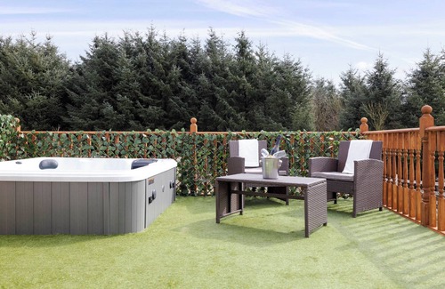 Kelty House | JOIVY Greenknowes Cottage W/Hot Tub & Fireplace