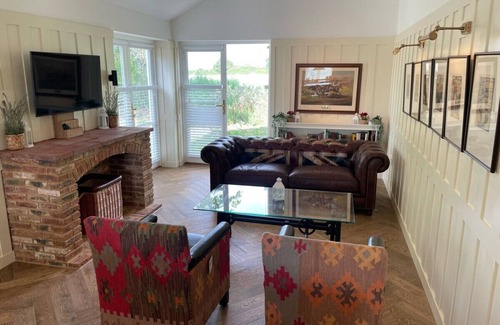 Maldon Cottage | JOIVY Osea Island: Blissful Cottage
