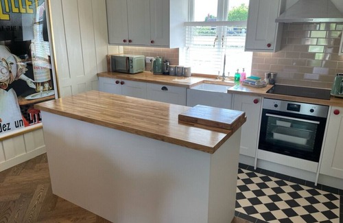 Maldon Cottage | JOIVY Osea Island: Blissful Cottage