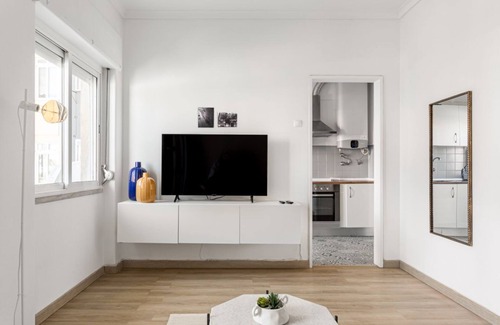 Sao Domingos de Benfica Apartment | JOIVY Striking flat in Benfica