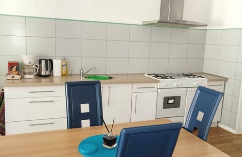 Bourbon-l'Archambault Apartment | Jolie appartement avec terrasse a 200m des thermes