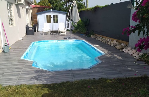 Dubedou House | Jolie Maison Avec Piscine a Louer a Saint François le Mois D'août