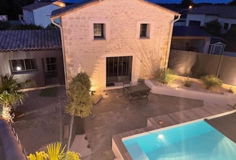 Saint-Gelais House | Jolie maison en pierres avec piscine et parking