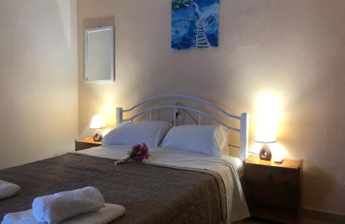 Loutraki Apartment | Jonny O, apartment by the sea