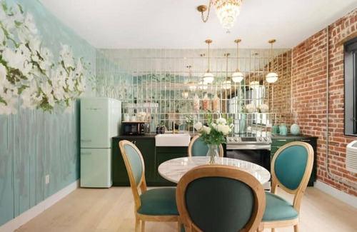 Golden Triangle Apartment | Joon Art Suite 201